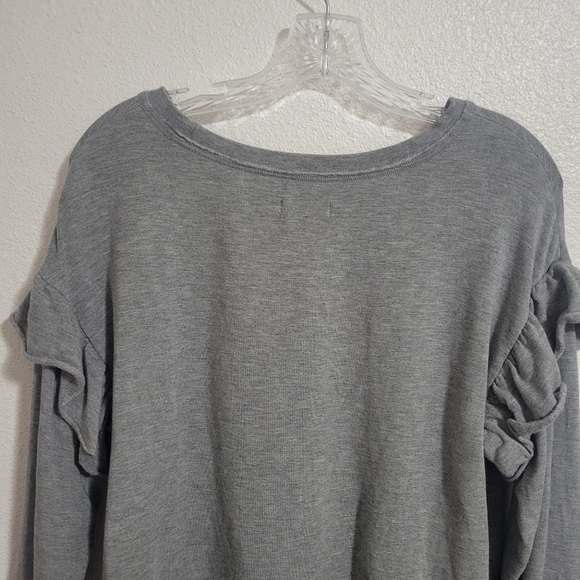 Ugg oversized ruffle raw hem size medium - Picture 10 of 11